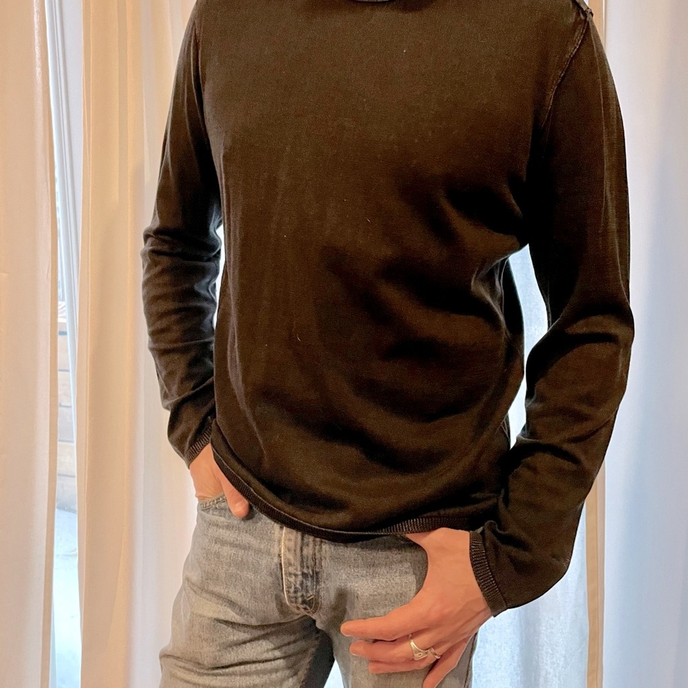 John Varavatos size Large long sleeve tee shirt with elbow and shoulder details